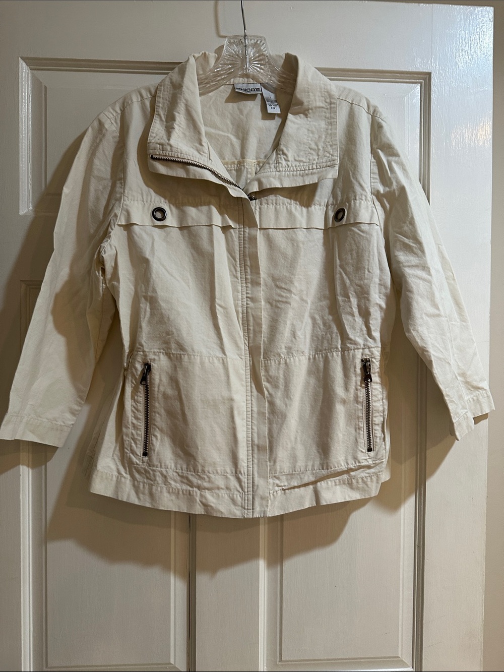 Chicos Lightweight Cream Jacket with Zip Pockets size 1